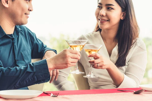 Glückliches Romantisches Paar Beim Mittagessen Restaurant Ehejubiläum Und Lebensstil — Stockfoto