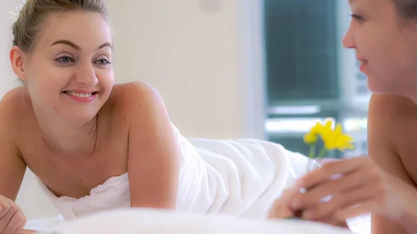 Two women at massage room in luxury day spa. — Stock Photo, Image