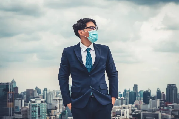 Young office worker with face mask quarantine from coronavirus or COVID-19. — Stock Photo, Image