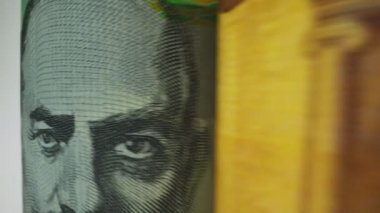 Döviz bozdurma konsepti. Birçok farklı ülkenin banknotları.