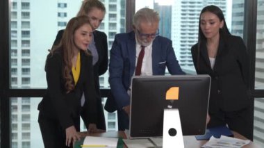Grup toplantısında profesyonel iş adamları.