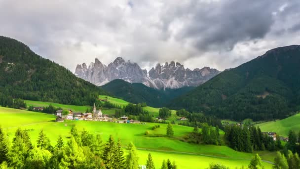 Zeitraffer St. Maddalena, Dolomiten Italien Landschaft — Stockvideo