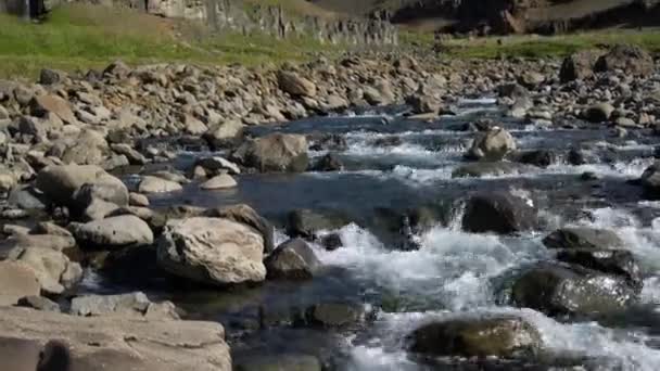 冰岛东部美丽的亨吉福斯瀑布. — 图库视频影像