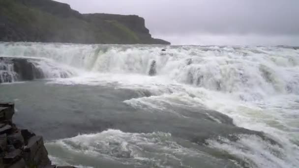 Paisaje de la cascada Gullfoss en Islandia. — Vídeo de stock