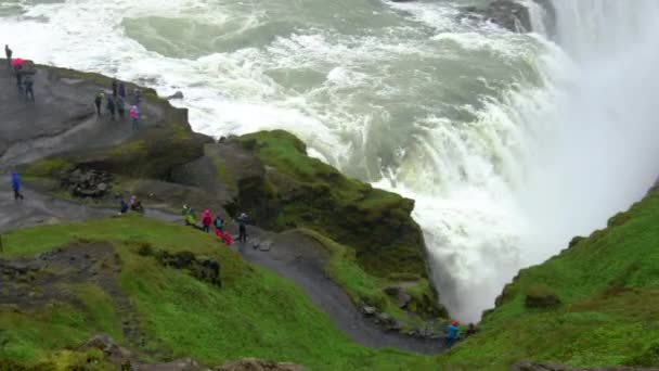 Tájkép Gullfoss vízesés Izlandon. — Stock videók