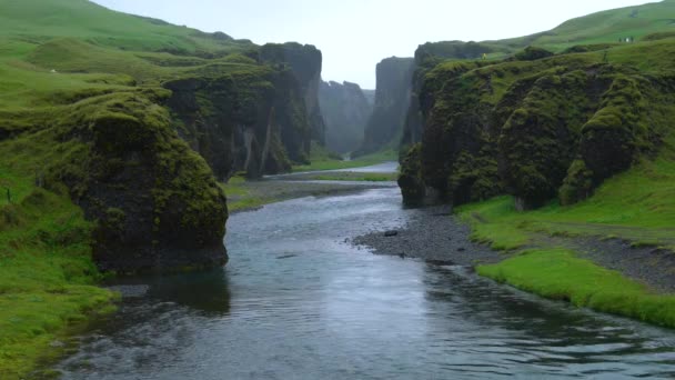 アイスランドのFjadrgljufurのユニークな風景. — ストック動画