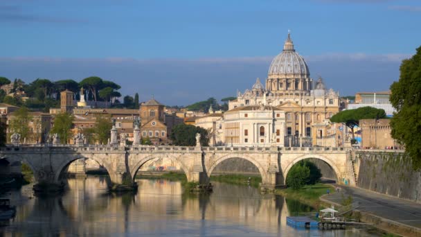 Skyline di Roma con la Basilica Vaticana di San Pietro — Video Stock