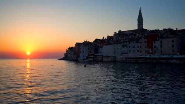 Hırvatistan 'ın Rovinj kentinde Günbatımı Panoramik Görünümde — Stok video