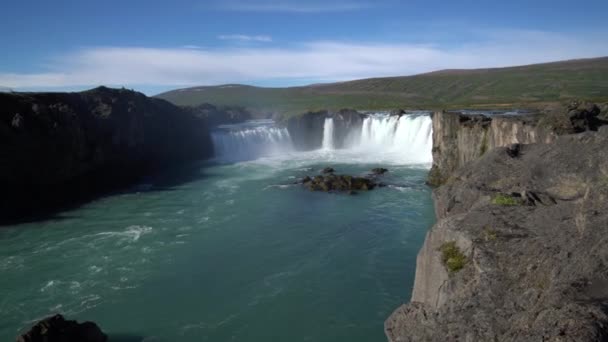 Vodopád Godafoss na severním Islandu. — Stock video