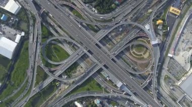 Yoğun Şehir Trafiği Süratli Otoyol Kavşağı 'nın Hava Görüntüsü