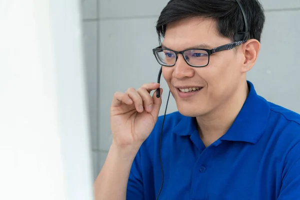 Pessoas Negócios Usando Headset Trabalhando Escritório Para Apoiar Cliente Remoto — Fotografia de Stock