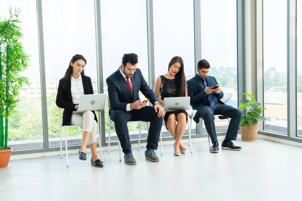 Arbeitssuchende Und Bewerber Warten Auf Bürostühlen Auf Ein Vorstellungsgespräch Qualifizierungskonzept — Stockfoto