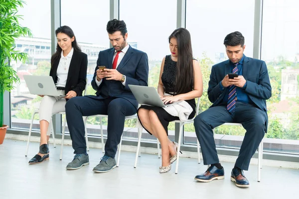 Ricercatori Lavoro Candidati Attesa Colloquio Sulle Sedie Carica Domanda Lavoro — Foto Stock