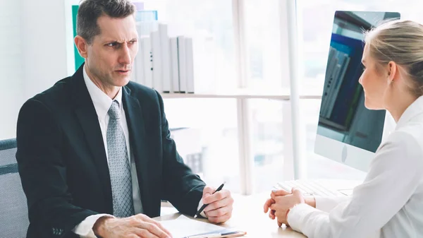 Werkzoekende Sollicitatiegesprek Met Manager Interviewer Kantoor Jonge Geïnterviewde Zoek Naar — Stockfoto