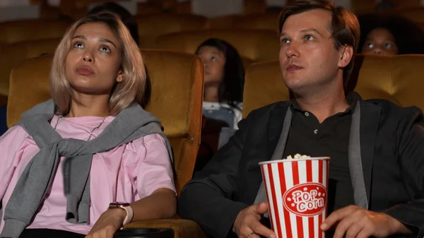 Люди Смотрят Кино Кинотеатре Концепция Группового Отдыха Развлечений — стоковое фото