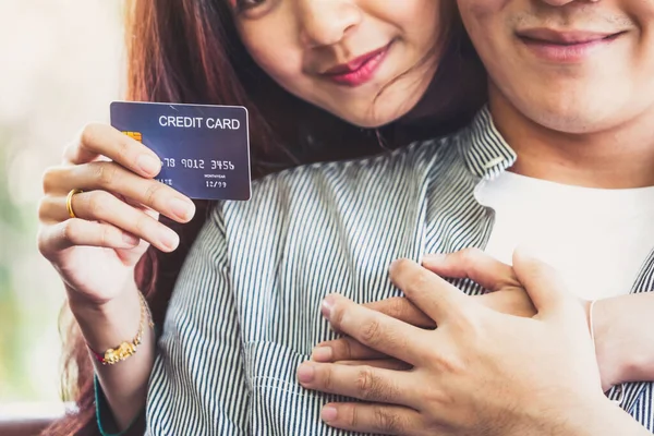 Young Couple Use Credit Card Online Shopping Internet Website Home — Stock Photo, Image