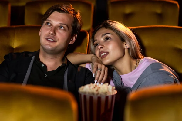 Caucasian Lover Enjoying Watch Movie Eating Popcorn Together Cinema — Stock Photo, Image