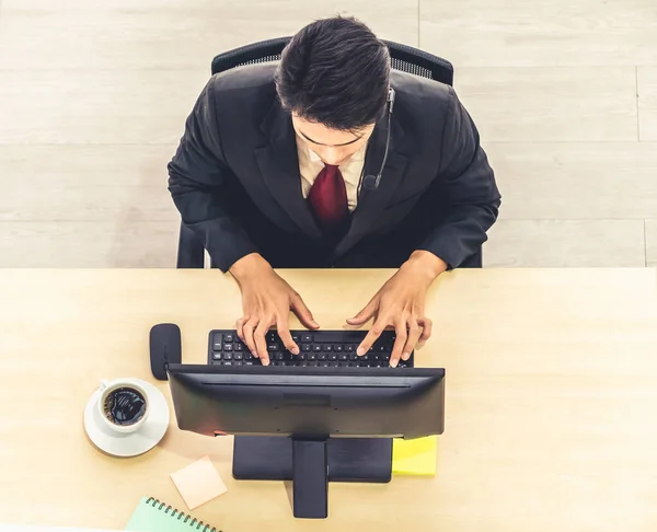 Les Gens Affaires Portant Casque Vue Haut Dans Bureau Travaillant — Photo