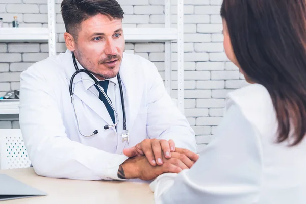 Medico Uniforme Professionale Che Esamina Paziente Ospedale Clinica Medica Concetto — Foto Stock