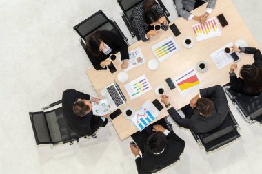 İş adamları grup toplantısı yukarıdan çekiliyor