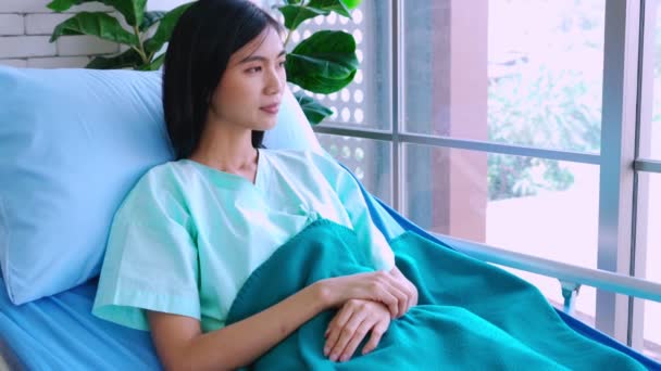 Щасливий пацієнт добре поліпшується в лікарні — стокове відео
