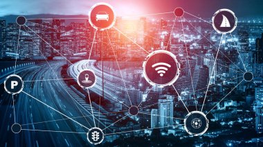 Gelecekteki araba trafiği için akıllı ulaşım teknolojisi kavramı. Sanal akıllı sistem, şehir sokaklarındaki araç verilerini birbirine bağlamak için dijital bilgi analizi yapıyor. Gelecekteki yenilik .