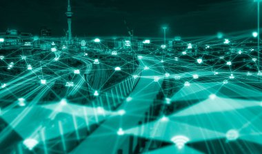 Modern yaratıcı iletişim ve internet ağı akıllı şehirde birleşir. 5G kablosuz dijital bağlantı ve gelecekteki şeylerin interneti kavramı.