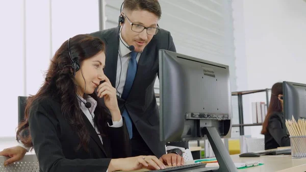 Zakenmensen Met Een Headset Die Kantoor Werken Klanten Collega Afstand — Stockfoto