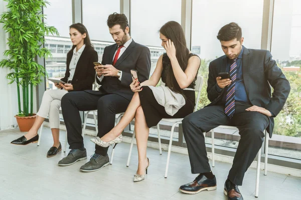 Arbeitssuchende Und Bewerber Warten Auf Bürostühlen Auf Ein Vorstellungsgespräch Qualifizierungskonzept — Stockfoto