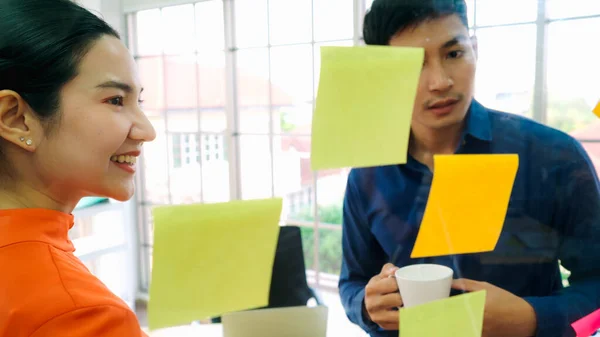 Zakenmensen Werken Aan Projectplanning Bestuur Kantoor Het Hebben Van Een — Stockfoto