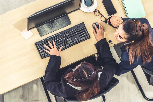 Les Gens Affaires Portant Casque Vue Haut Dans Bureau Travaillant — Photo