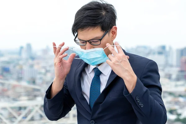 Pekerja Kantor Muda Dengan Masker Wajah Dikarantina Dari Coronavirus Atau — Stok Foto