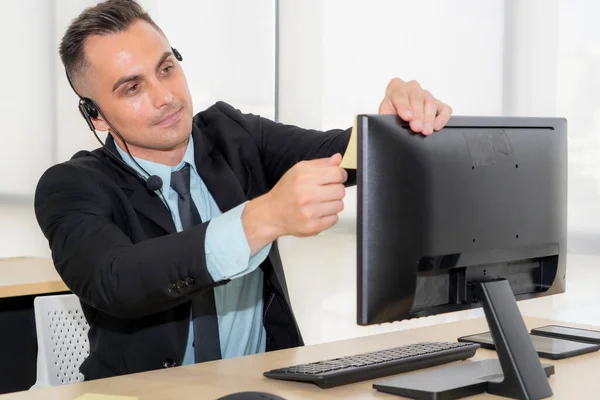 Gente Negocios Que Usa Auriculares Trabajando Oficina Para Apoyar Clientes —  Fotos de Stock