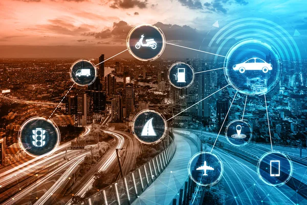 道路上の将来の車のトラフィックのためのスマート輸送技術の概念 仮想インテリジェントシステムは 街中の車両のデータを接続するためのデジタル情報分析を行います 未来的なイノベーション — ストック写真