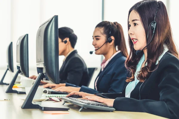 Des Gens Affaires Portant Casque Qui Travaillent Bureau Pour Soutenir — Photo