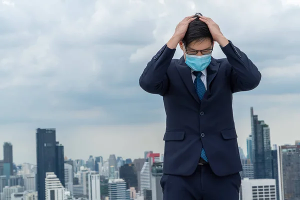 Ongelukkig Verloren Zakenman Met Gezichtsmasker Beschermen Tegen Coronavirus Covid Lijdt — Stockfoto