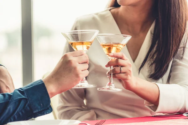 Feliz Pareja Romántica Almorzando Restaurante Celebración Del Aniversario Pareja Estilo — Foto de Stock