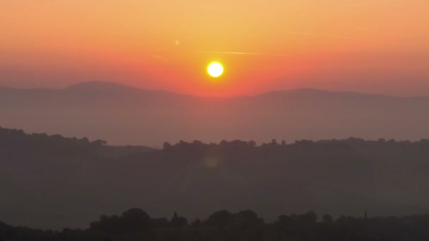 Sunrise time lapse sobre colinas e montanhas — Vídeo de Stock