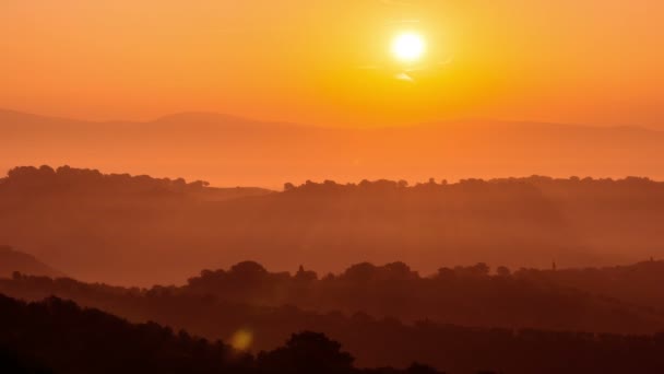 Sunrise time lapse sobre colinas e montanhas — Vídeo de Stock