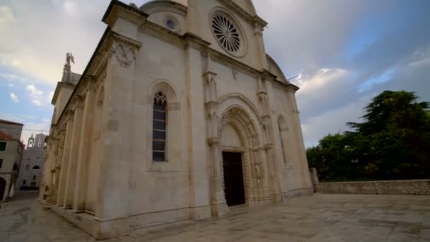 Hırvatistan 'ın Sibenik kentindeki St. James Katedrali — Stok video