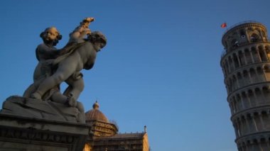 Pisa Eğik Kulesi, İtalya