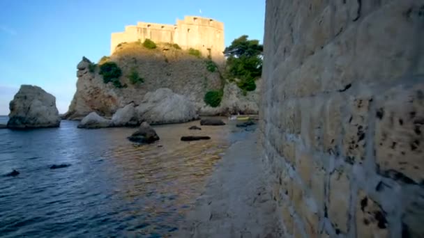 Fort Lovrijenac e il muro di Dubrovnik, Croazia. — Video Stock