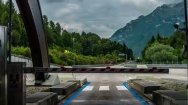 Dolomite 'de Zaman Süratli Sürücü POV İtalya Otoyolu