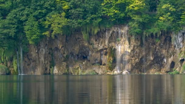 克罗地亚普里特维奇湖的瀑布. — 图库视频影像