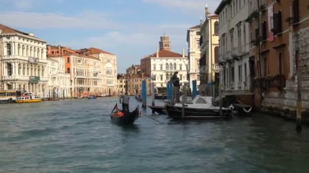 이탈리아에 있는 베네치아 대운하의 안정 된 샷 — 비디오