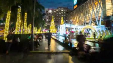 Hareket, Bangkok 'taki insanların aşırı hızını bulanıklaştırdı