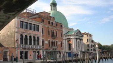 İtalya 'da Venedik Büyük Kanalının İstikrarlı Çekimi