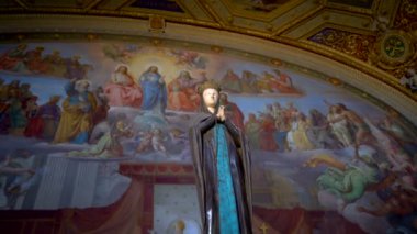 Vatikan Müzelerindeki Meryem Anıtı, Roma, İtalya