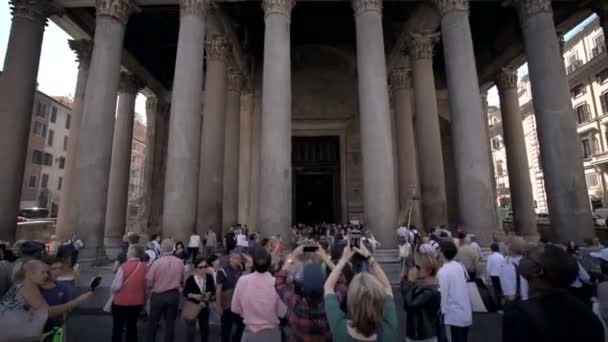 I turisti visitano il Pantheon a Roma — Video Stock