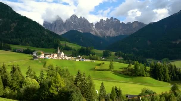 Santa Maddalena - Dolomiten, Italien Landschaft — Stockvideo